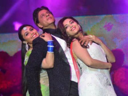 Pics : ‘રાહુલ’એ ‘અંજલિ-પૂજા’ને બાહોમાં લઈ લગાવી આગ!