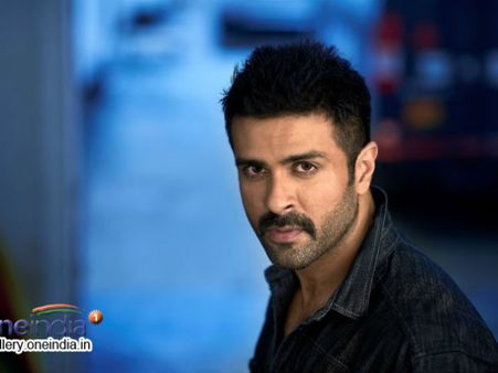 ઢિશકિયાઉં ફિલ્મની તસવીરો