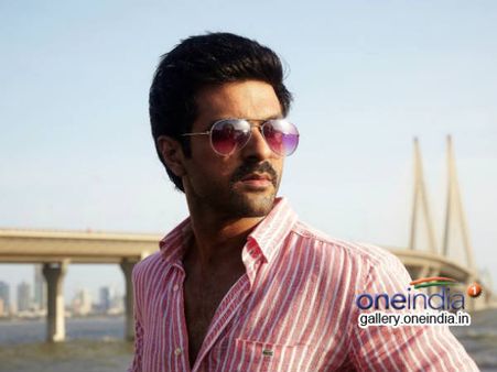 ઢિશકિયાઉં ફિલ્મની તસવીરો