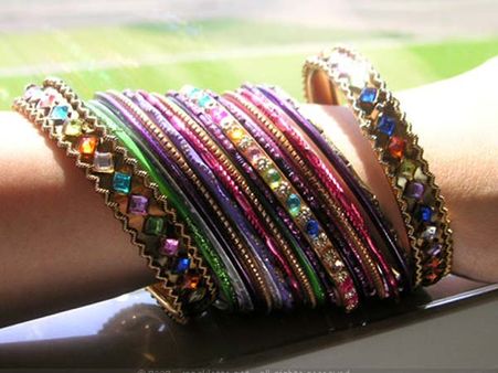 બંગડીના રંગ પણ ઘણાં જ મહત્વનાં