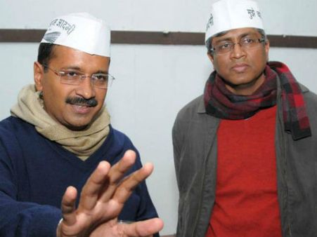 આશુતોષની ઉમેદવારીના વિરોધમાં કેજરીવાલના ઘરની બહાર પ્રદર્શન