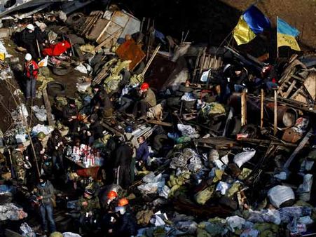 પોલીસ અને પ્રદર્શનકારીઓ વચ્ચે હિંસા