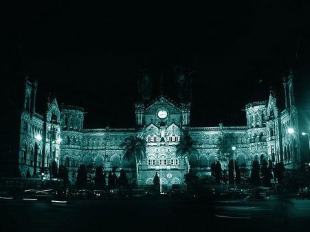 રાતમાં મુંબઇનો પ્રવાસ