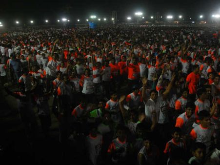 સુરત નાઇટ મેરેથોનમાં મિલ્ખા સિંઘ સુરત નાઇટ મેરેથોનમાં મિલ્ખા સિંઘ