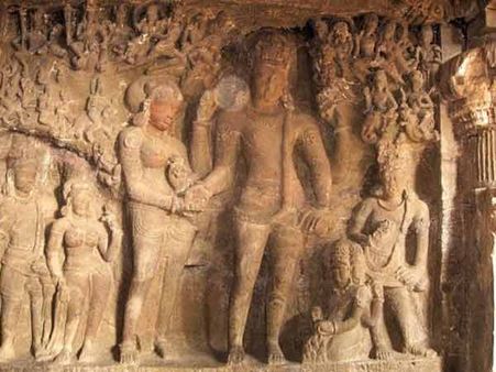 બૌદ્ધ ગુફાઓમાં મૂર્તિઓ