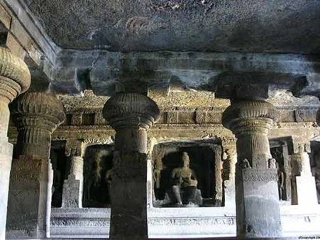 ગુફામાં બુદ્ધ