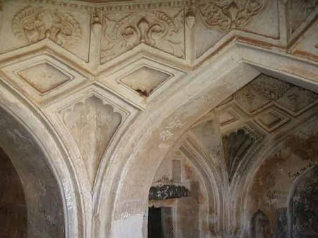 કોતરણી કરેલા સ્તંભ