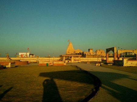 નિર્માણ ચંદ્રદેવે કર્યું