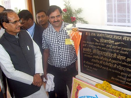 સોલાર પાવર પ્લાન્ટ રાષ્ટ્રને સમર્પિત કરતા મોદી