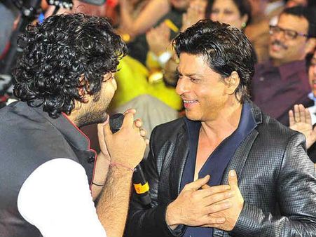 Pics : શાહરુખને ફેસ ઑફ રોમાંટિક સૉંગ્સ મિરચી મ્યુઝિક ઍવૉર્ડ, આશિકી 2નો જલવો!