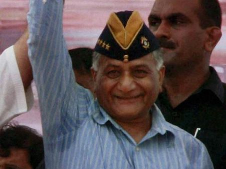 પૂર્વ સેનાધ્યક્ષ જનરલ જનરલ વી કે સિંહ ભાજપમાં જોડાયા