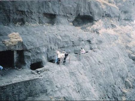 જુન્નર ગુફાઓ