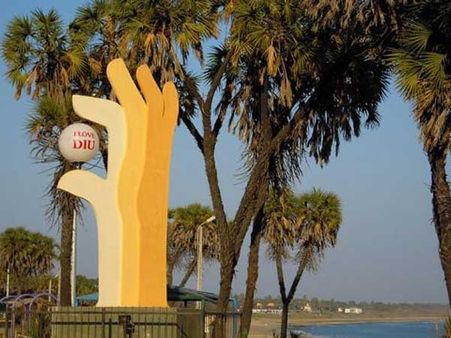 નાગોઆ બીચ