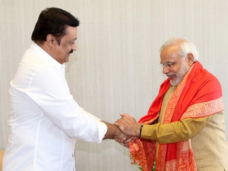 મલયાલમ અભિનેતા સુરેશ ગોપીએ લીધી મોદીની મુલાકાત મલયાલમ અભિનેતા સુરેશ ગોપીએ લીધી મોદીની મુલાકાત