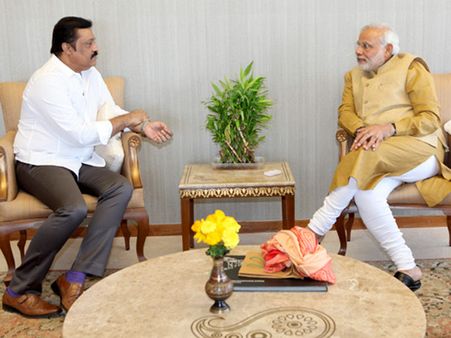 મલયાલમ અભિનેતા સુરેશ ગોપીએ લીધી મોદીની મુલાકાત મલયાલમ અભિનેતા સુરેશ ગોપીએ લીધી મોદીની મુલાકાત