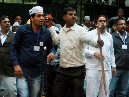 ભાજપ-આપ વચ્ચે ઘર્ષણ