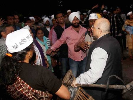 ભાજપ-આપ વચ્ચે ઘર્ષણ