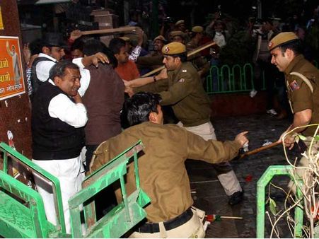 ભાજપ-આપ વચ્ચે ઘર્ષણ