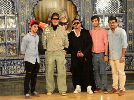 કમ પાર્ટી સૉંગ...ની તસવીરી ઝલક