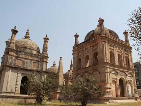 કબરોનો આકર્ષક નજારો