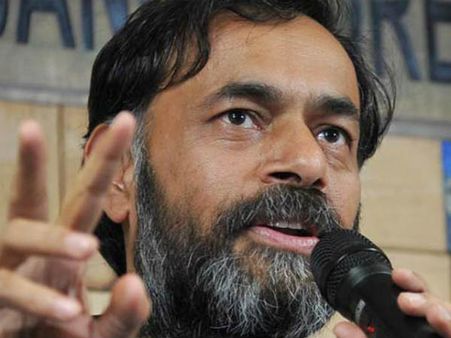 'આપ'ની પોલિટિકલ અફેર્સ કમિટિથી યોગેન્દ્ર યાદવની હકાલપટ્ટી