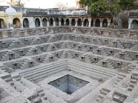 એક મોટી ટેન્ક એક મોટી ટેન્ક