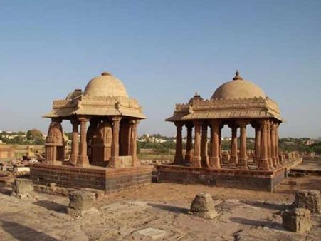 જૂના સમયના સ્મારક