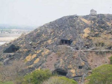 સાના ગુફાઓ