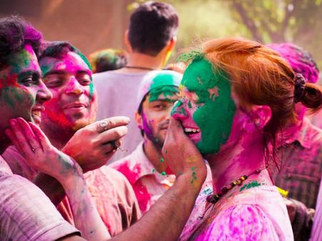 કોરા માર હોળી