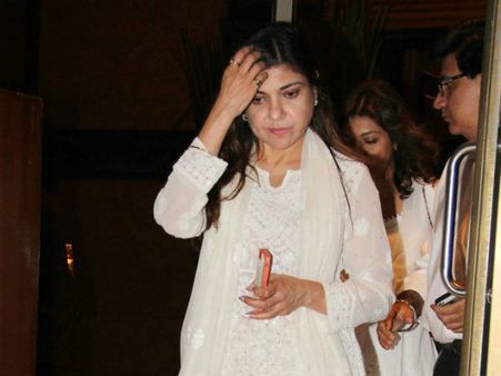 બૉબી ચાવલાના બેસણામાં બૉલીવુડ બૉબી ચાવલાના બેસણામાં બૉલીવુડ