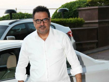 બૉબી ચાવલાના બેસણામાં બૉલીવુડ બૉબી ચાવલાના બેસણામાં બૉલીવુડ