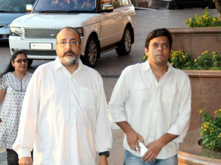 બૉબી ચાવલાના બેસણામાં બૉલીવુડ બૉબી ચાવલાના બેસણામાં બૉલીવુડ