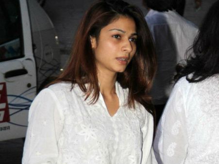 બૉબી ચાવલાના બેસણામાં બૉલીવુડ બૉબી ચાવલાના બેસણામાં બૉલીવુડ