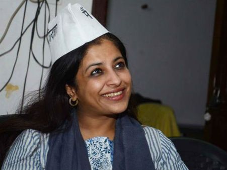 શાઝિયાનું 'કોમી' નિવેદન જુઓ વીડિયોમાં, નેતાઓનો બની શિકાર