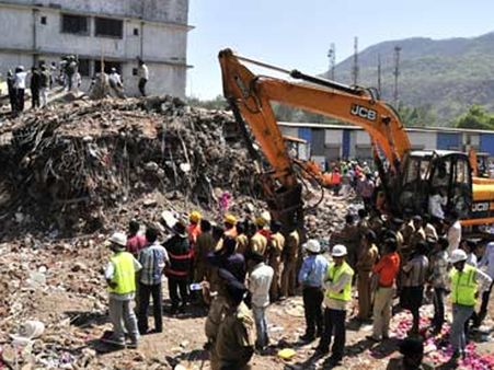 મુંબઇમાં 7 માળની ઇમારત જમીન દોસ્ત બની, ઘણા ફસાયા