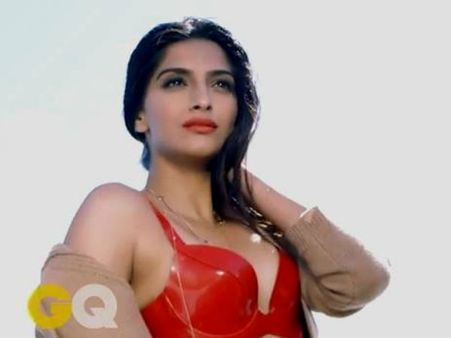 સોનમ અને બિકિની