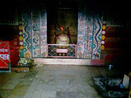 વિજળી પડતાં જ તૂટ્યુ શિવલિંગ, કેવી રીતે જોડાયુ માખણથી શિવલિંગ