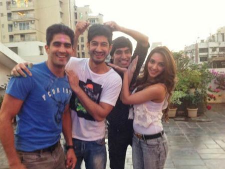 હોળીના રંગે રંગાયું બૉલીવુડ