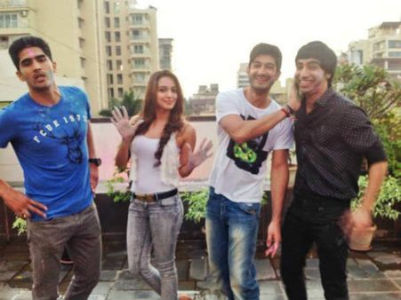 હોળીના રંગે રંગાયું બૉલીવુડ