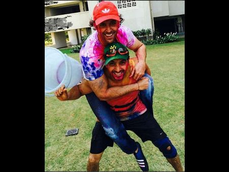 હોળીના રંગે રંગાયું બૉલીવુડ