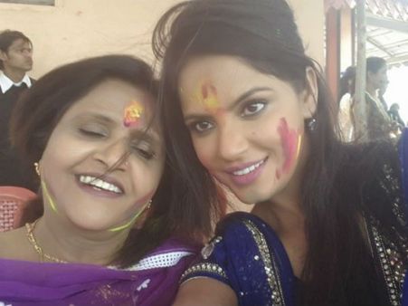 હોળીના રંગે રંગાયું બૉલીવુડ