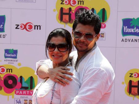 હોળીના રંગે રંગાયું બૉલીવુડ