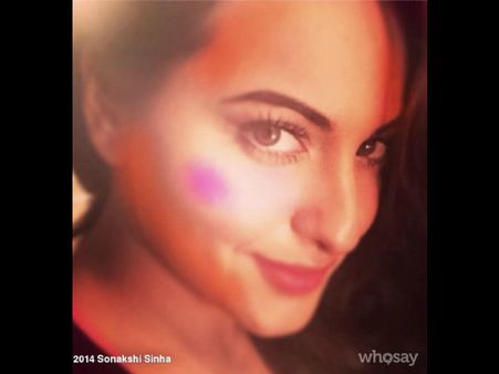 હોળીના રંગે રંગાયું બૉલીવુડ