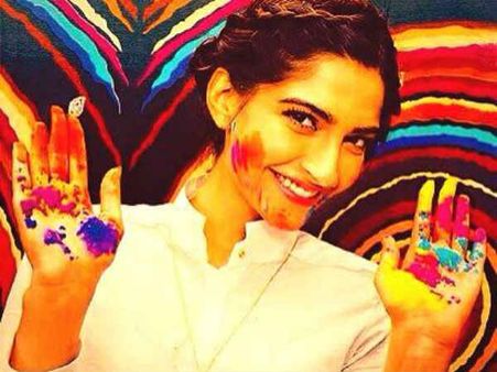 હોળીના રંગે રંગાયું બૉલીવુડ
