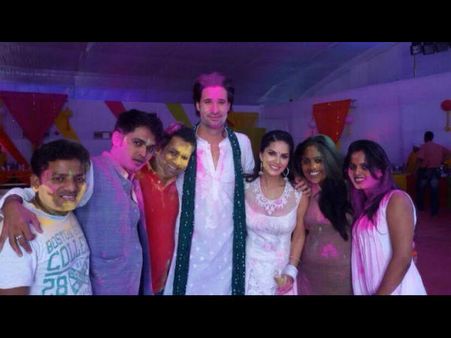 હોળીના રંગે રંગાયું બૉલીવુડ