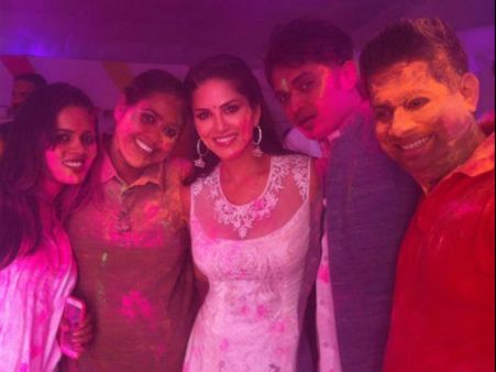 હોળીના રંગે રંગાયું બૉલીવુડ