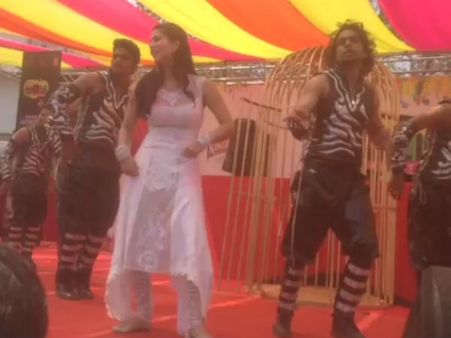 હોળીના રંગે રંગાયું બૉલીવુડ