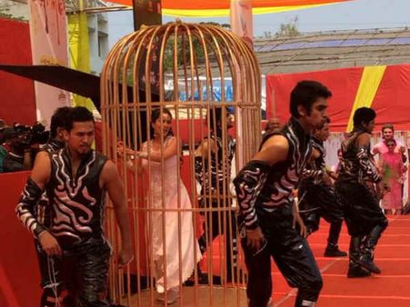 હોળીના રંગે રંગાયું બૉલીવુડ