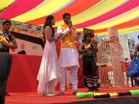 હોળીના રંગે રંગાયું બૉલીવુડ