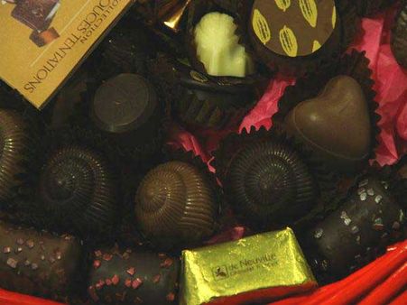 મોંઘી ચોકલેટ અપર્ણ કરવામાં આવે છે